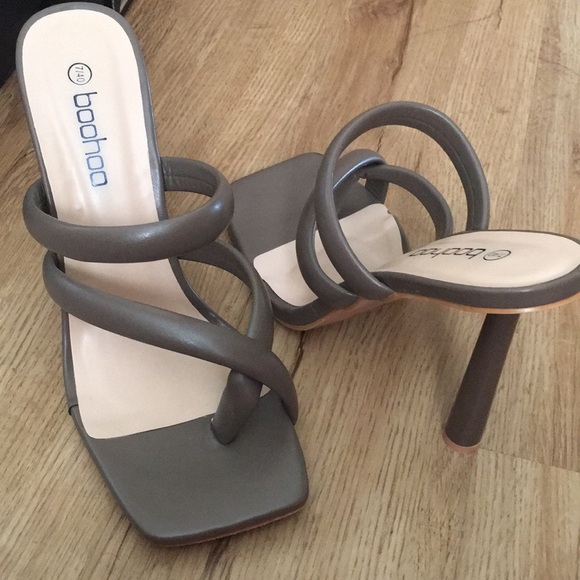Boohoo Padded Toe Post Interest Heels MOCHA SIZE 7/40 US Size 9 - Picture 2 of 7